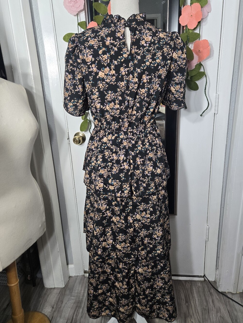 Gomorn Floral Tiered Maxi Dress Sz Medium - Picture 7 of 10